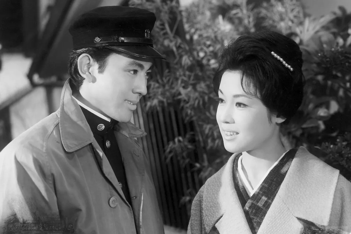 10.『女は二度生まれる』場面写真