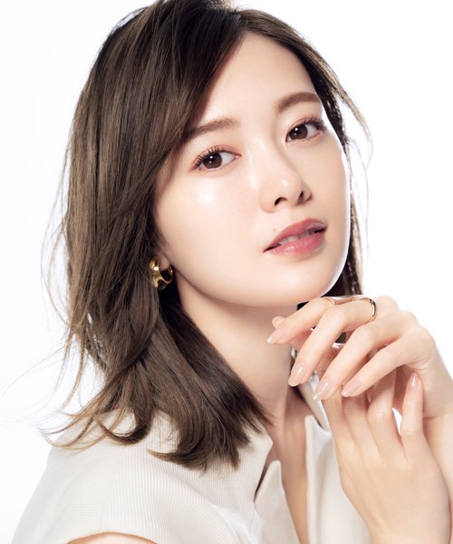 乃木坂46卒業を発表した白石麻衣が断捨離したもの・・・『美的 10月号