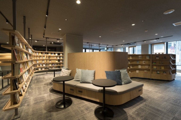 小学館は「本を楽しむ」ホテルブランド〝BOOK HOTEL〟に全面協力してい