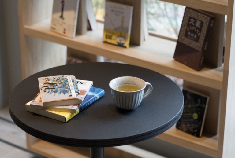 小学館は「本を楽しむ」ホテルブランド〝BOOK HOTEL〟に全面協力してい