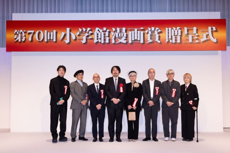 審査委員と受賞者のポートレート