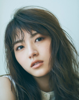 元乃木坂46の女優・若月佑美が美容専属モデルに！『Oggi 6月号』